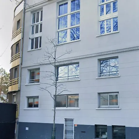 Eclectic In Near Montmartre Apartment Paris